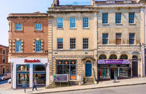 Large Luxury City Centre Flat with Balcony - Foto 36