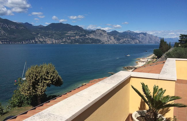 Modern Apartment With Large Terrace Malcesine - Photo 10