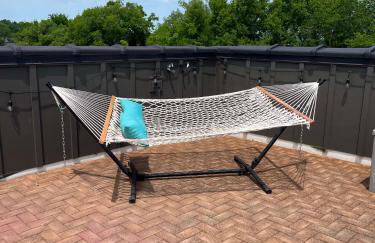 Roof Deck Grill VIEWS 2 Miles from Broadway - Foto 42