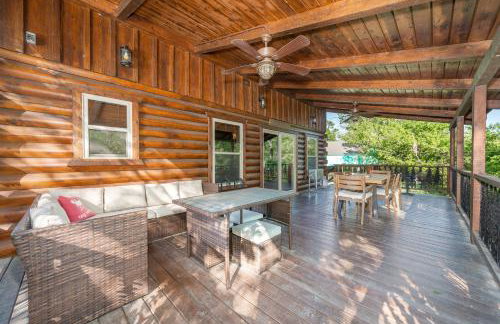 River Lodge Escape with Hot Tub - Foto 39