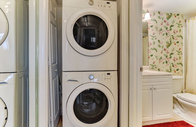 Tastefully Decorated Condo with Scenic Beach Views by RedAwning - Foto 18