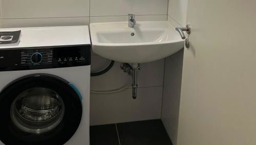 Top-Floor Hideaway for Two in Karlsruhe-Mühlburg - APOLONIAliving - Apt3 - Foto 4