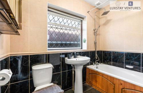 Spacious 3 Bedroom Brighton Home - South Downs - Stunning Sea Views - Garden - Pool Table - FREE Parking - Foto 17