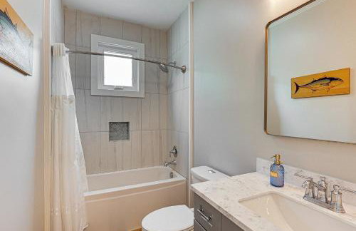 Rock Hall Retreat with Balcony Near Park and Marina! - Foto 18