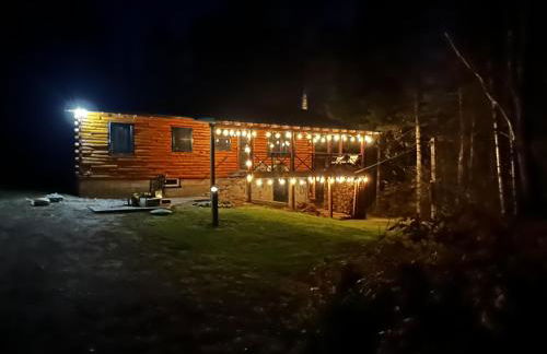 5R Cozy log chalet in fantastic location. Ski, snowshoe, fish, explore! AC, pet friendly! - Photo 2