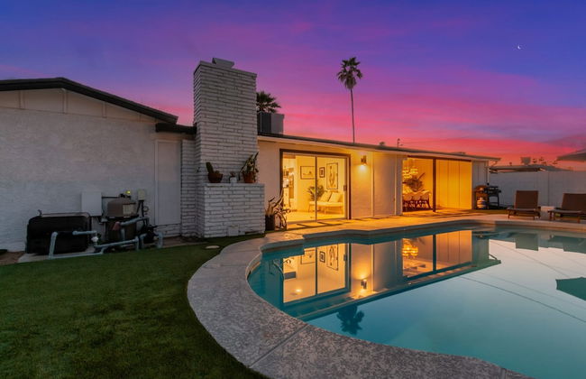 The Melrose ASU Pool Workspace Firepit - Photo 36