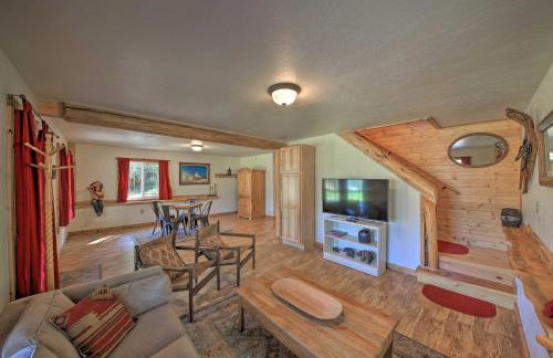 Scenic Riverfront Retreat with Hot Tub and Kayaks! - Foto 9