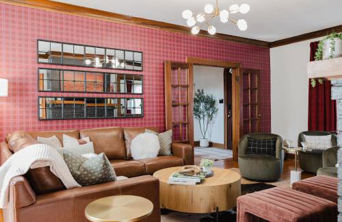 Hoosier Memories - Firepit, Pool Table, Steps to Campus - Photo 3