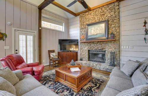 Waterfront Lay Lake Retreat w/ Dock & 3 Piers! - Foto 7