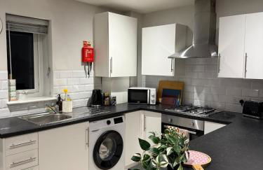 Stylish 2 bed Apartment, Rainham - Private Parking - Foto 8