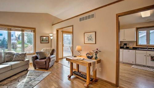 Suburban Gem with Deck 5 Mi from Dtwn Rochester! - Foto 5