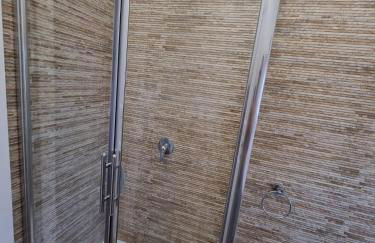 CITY HOUSE & FREE PARKING by Perry-Holiday moderno, panoramico e comodo fino a 6 ospiti - Foto 46