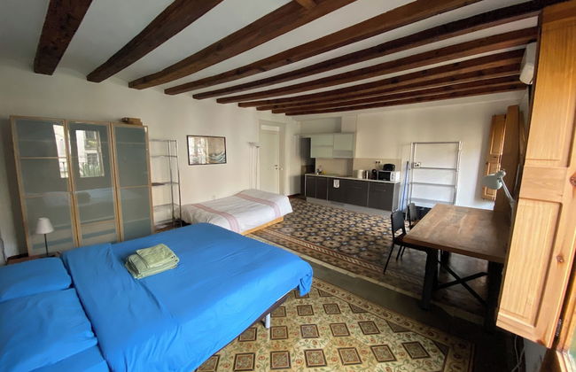 Lovely 2-bed Apartment in Barcelonas Best Location - Photo 13