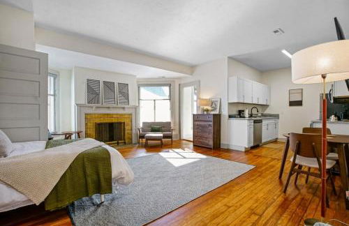 Cozy Victorian Studio Steps from Cleveland Clinic - Foto 5