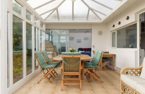 Stunning River Views, Tranquil Split-Level House, Private Garden & Parking - Foto 29