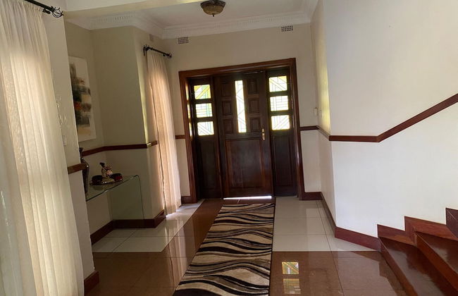 Luxurious 4 bed With Pool in Helensvale - 2255 - Foto 31