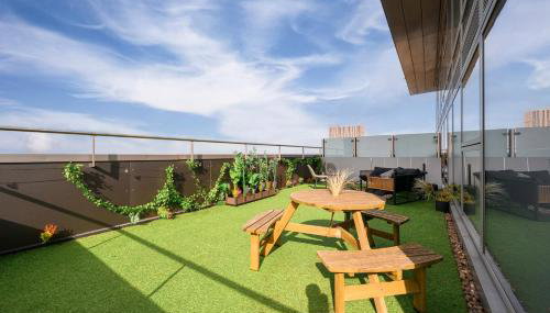 Penthouse Skyline – 2BR, Massive Terrace Retreat - Foto 4, Garden, Garden view