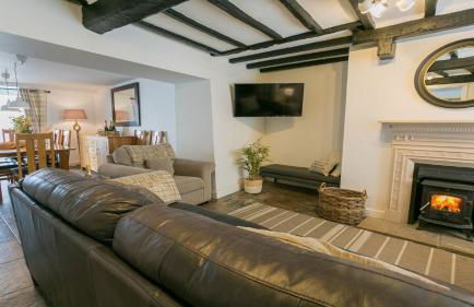 Sailors Return - Photo 6