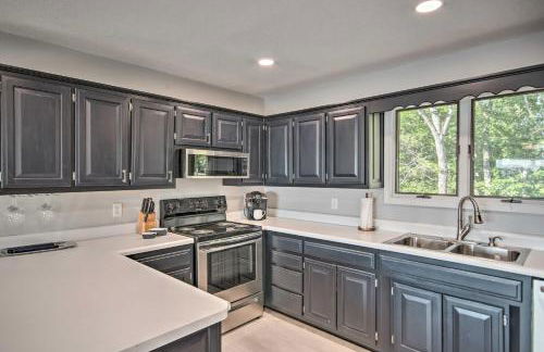 Table Rock Lake Hideaway with Deck Bring Your Boat! - Photo 7