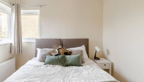 Cosy House- Sleeps 7 Centrally Located Free Parking, Fast WIFI Smart Tv with Sky and Netflix Business Travellers Relocators Leisure Welcome - Foto 3