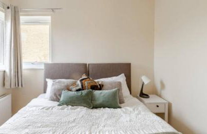 Cosy House- Sleeps 7 Centrally Located Free Parking, Fast WIFI Smart Tv with Sky and Netflix Business Travellers Relocators Leisure Welcome - Foto 3