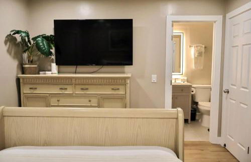 2 Masters, Newly renovated with new furnishings - 4BR 3BA - Photo 40