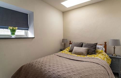 Neat Cottage, seaside cosy converted barn for 4 - Photo 3