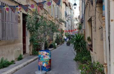 Apartment with sea view in the heart of the Panier - Photo 9