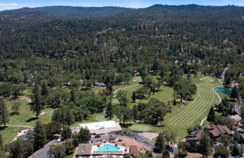 New Luxury 5BR Cabin in Pine Mountain Lake! 1 Minute to Beach! Massage Chair! Close to Yosemite! Perfect for Retreats and Escapes All Seasons! - Foto 10