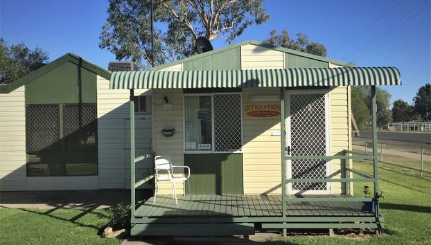 Check-in/check-out kiosk