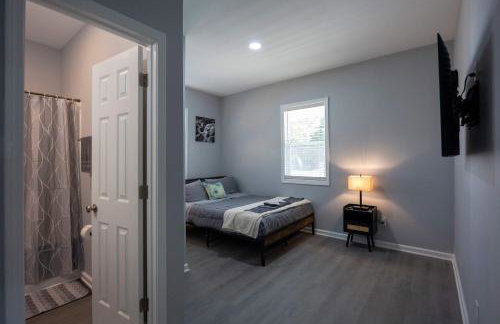 4 Min to Downtown - 11 to Elon - Washer and Dryer - Foto 19