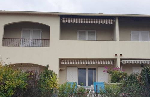 Studio Cabine à Giens avec Terrasse, Piscine et Parking - FR-1-335-193 - Foto 5