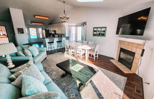 Pet Friendly/3 King Beds/Sleeps 14/Game room Near - Foto 1