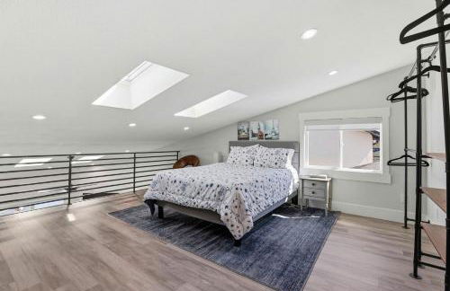 Angie Oasis Yard, Loft & Stocked Kitchen - Photo 24