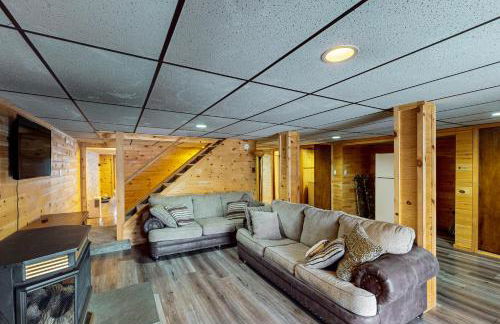 Hot Tub, Dock, Pool Table! Lakefront Poconos Haven - Foto 18