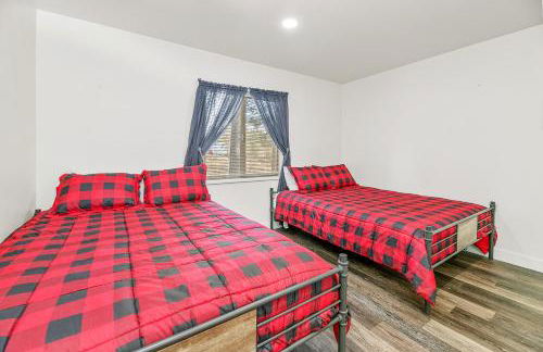 Family Fun Cabin - Mountain home with Game Room, Hot Tub and Lake Views! - Foto 44