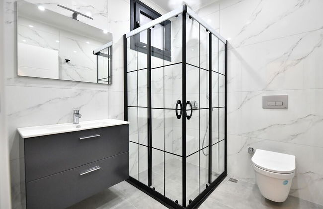 Red Moon Suites - Photo 29