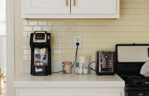 Urban Downtown Stamford Home 45 min to NYC with Garage And Yard - Foto 14