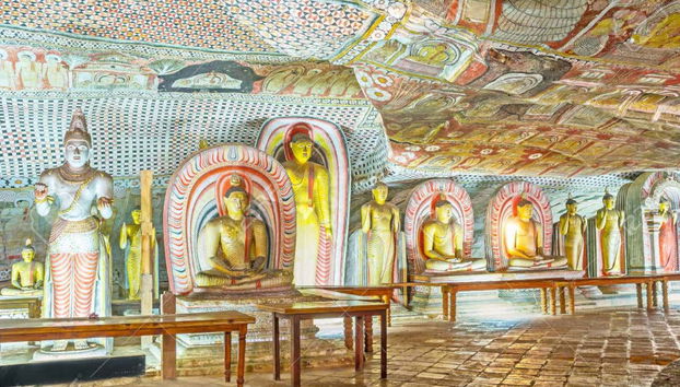 Interior de um dos templos de Dambulla