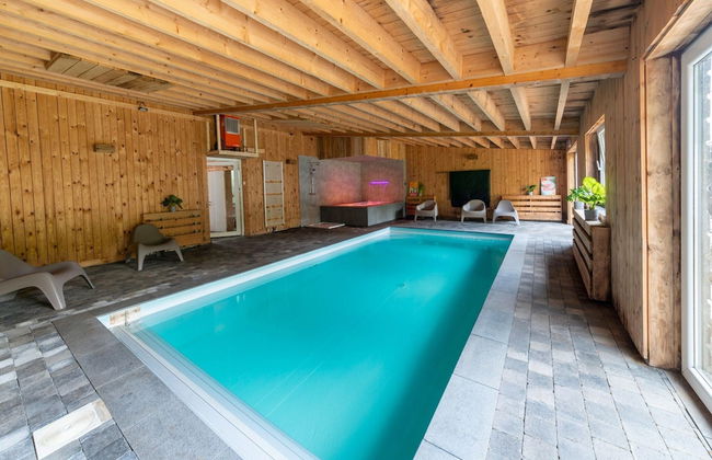 Mansion With Pool & Bar - Photo 20