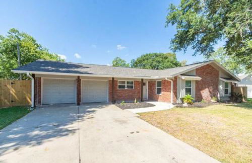 Bay Breeze Escape - 3BR Home with Game Room, Huge Backyard, Patio & Minutes from Boardwalk - Foto 40