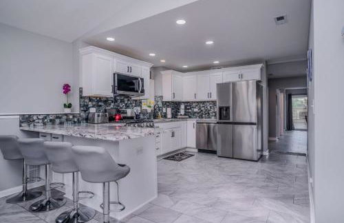 3BR 2BTH Waterfront Vacation Rental on Riverwalk to Downtown McHenry with Pier - Foto 18