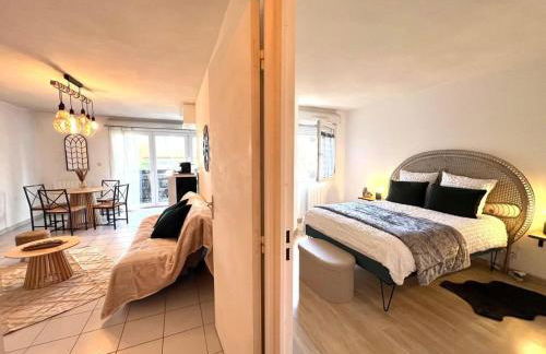 Le Montaigne - Climatisation, Parking Privé, Tramway et Airbus - Foto 10