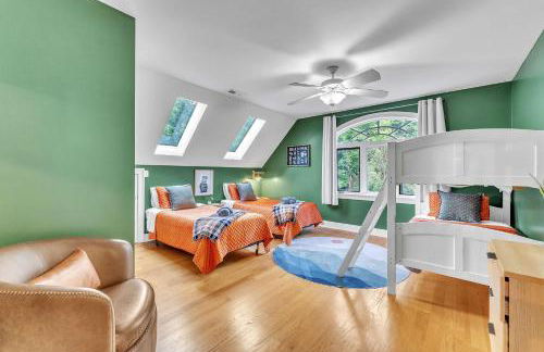 The Retreat at Wildwood - Hot Tub Theater & Deck - Foto 43