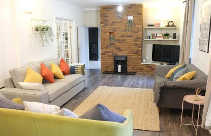 Lovely 5 Bedroom Home w Garden near Northampton - Photo 19