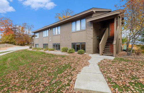 Scenic AGaMing Escape Torch Lake Views and Golf - Foto 17