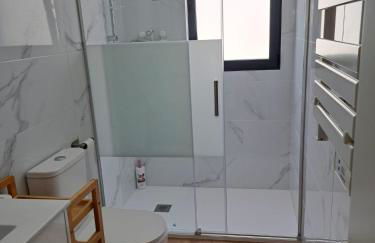 Gandia Playa Moderna - nuevo con piscina y parking, 2 banos, playa 300 m, grau 300 m - Photo 23