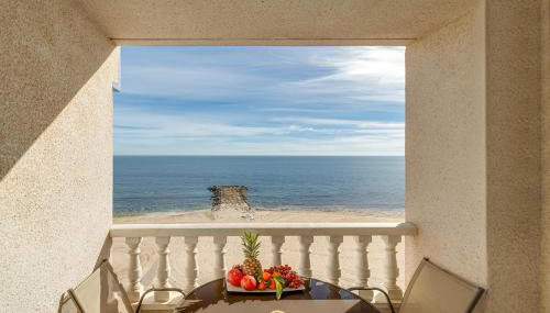 Beachfront apartment, sea view, pool, close to bars and restaurants - Photo 4