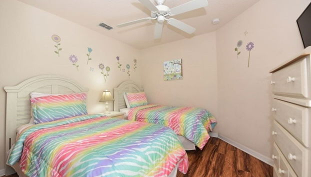 4 Bed Pool Game Room In Sandy Ridge 4 Bedroom Home by Redawning - Foto 3, Habitación