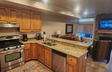 Mountain Chalet Near Snowbasin, 2BR - Foto 30